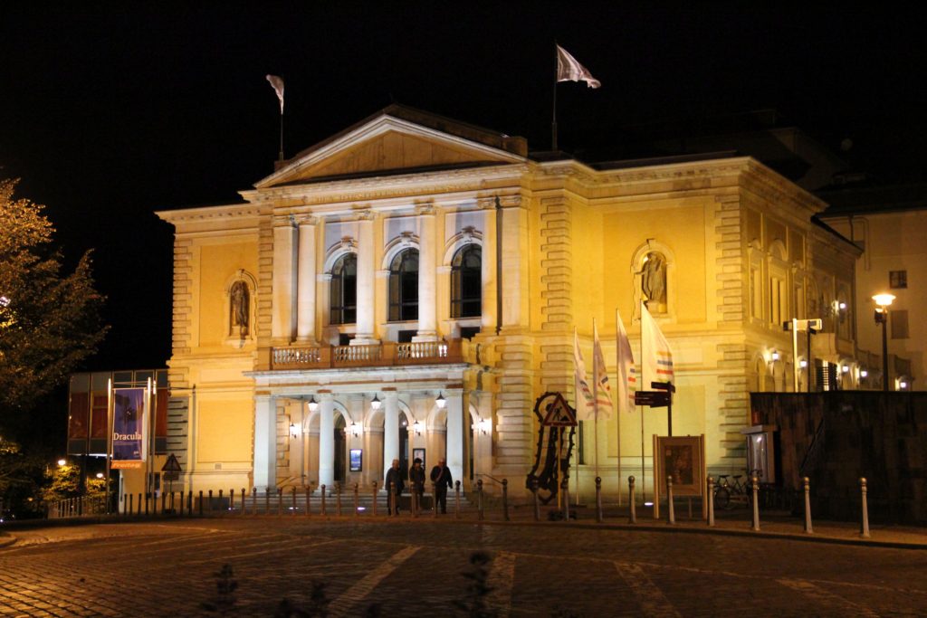 Bühnen Halle
